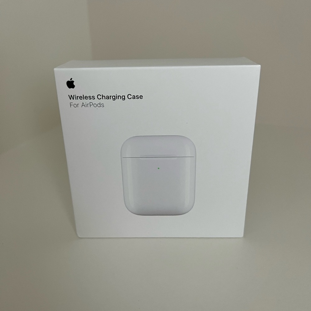SOLD! AirPod Apple wireless charging case